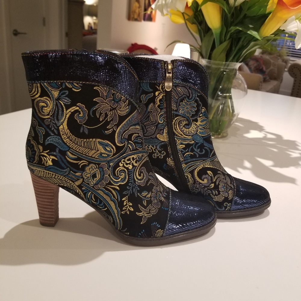 Blue Booties Size 39/US 8-8.5